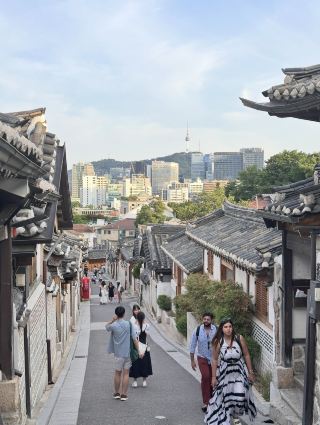 Ikseon-dong - Seoul’s Most Instagrammable Hanok Village