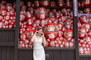 Sharing some good karma with you all!! May everyone who likes this post get rich. This is Kat Temple。