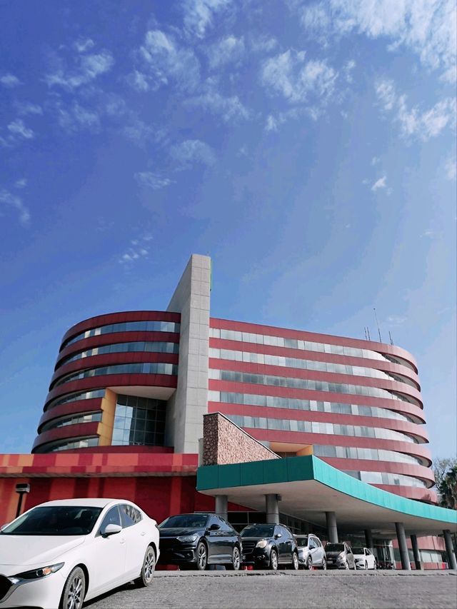 hotel by the biggest park in MTY 