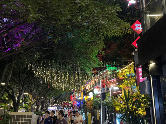 白天的茶樓、夜晚的酒吧、九眼橋酒吧街的節奏