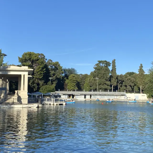 西班牙馬德里景點😊可以泛舟嘅公園