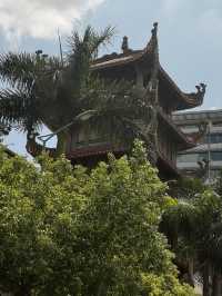 Ho Chi Minh: the capital, do it by bus 