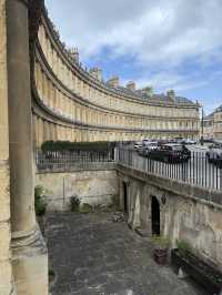 The Royal Crescent in Bath: A Georgian Masterpiece 🏛️