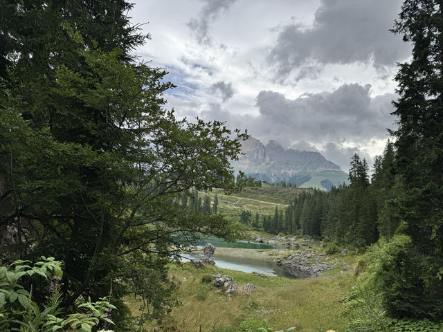 走訪多洛米蒂山最美麗的湖泊～雷扎湖 (Lake Carezza)