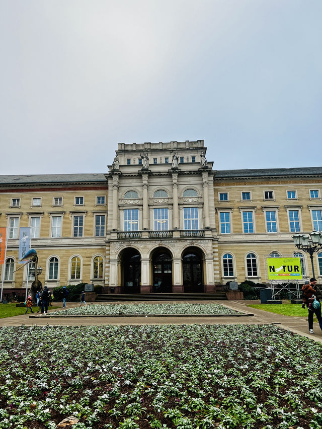 🛍️🚶‍♀️ Karlsruhe Calling: A Walkable Wonderland of Culture & Style 🇩🇪✨  