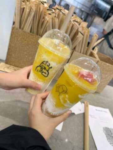 ✨ London’s Timeless Charms: From Blooms to Busts 🌸🏛️