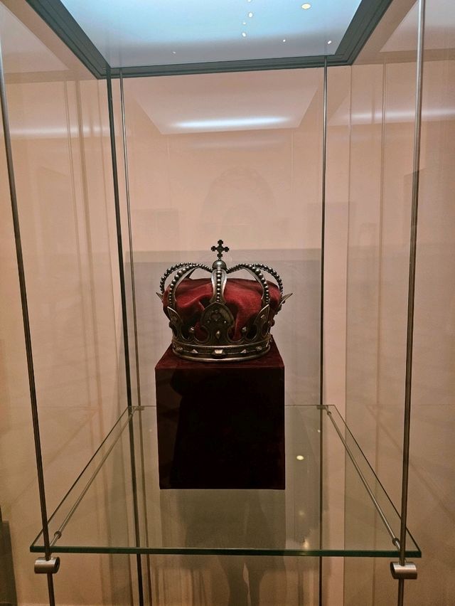 Discovering the Throne Hall in Bucharest 👑✨