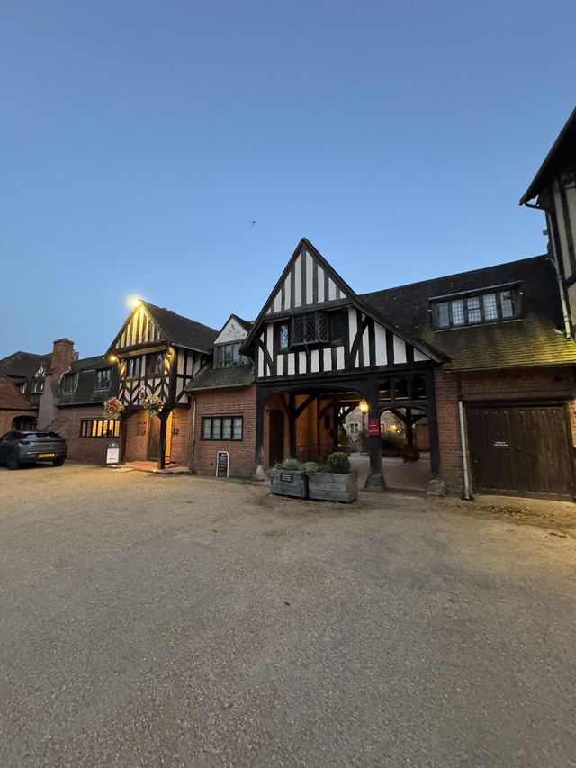 1 Night & Day at Hever Castle 1 Night & Day at Hever Castle