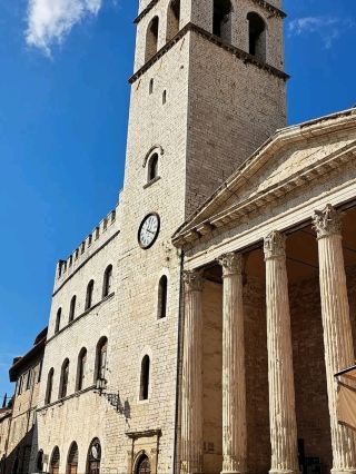 アッシジガイド — ウンブリアの精神的な中心地