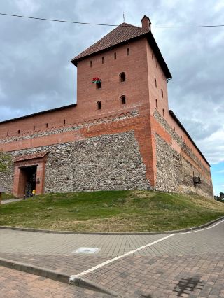 🏰 Lida Castle: 700 Years of History in Red Brick