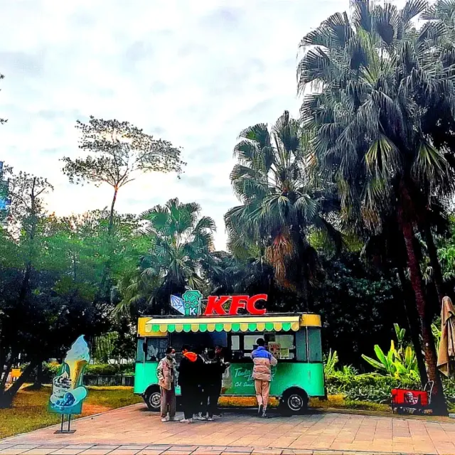 KFC Kiosk in Lianhuashan Park Futian 