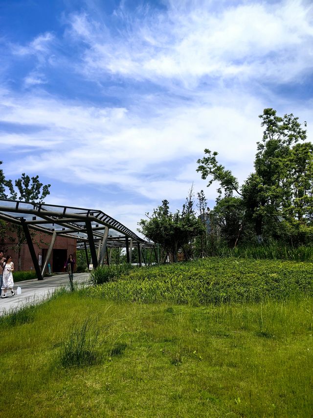 地下是停車庫｜地上是小河公園