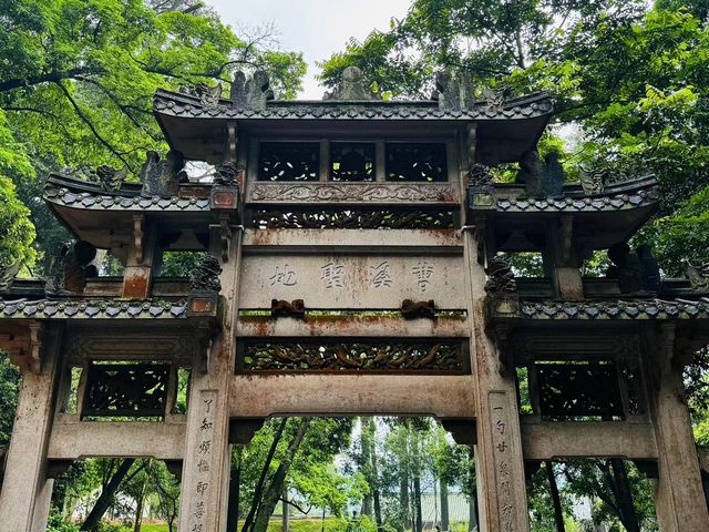 山雨綿綿，禪行南華寺