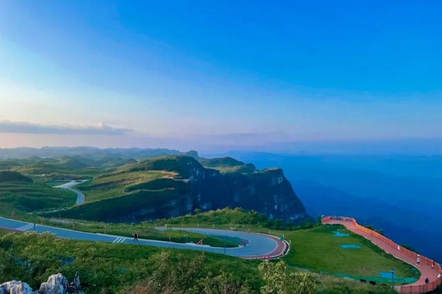 湘西八面山：懸壁公路上的空中草原與千年古城