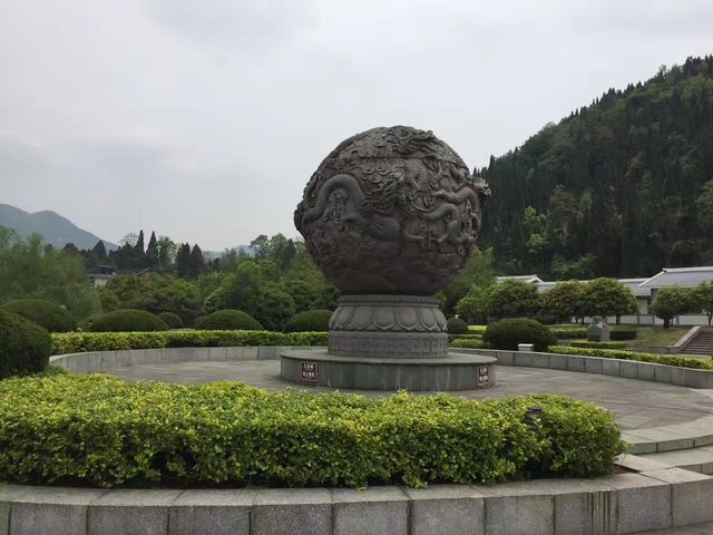 湖南婁底梅山龍宮｜戰神蚩尤故里～被稱為「亞洲最美地質博物館」。