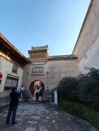 李家大院。