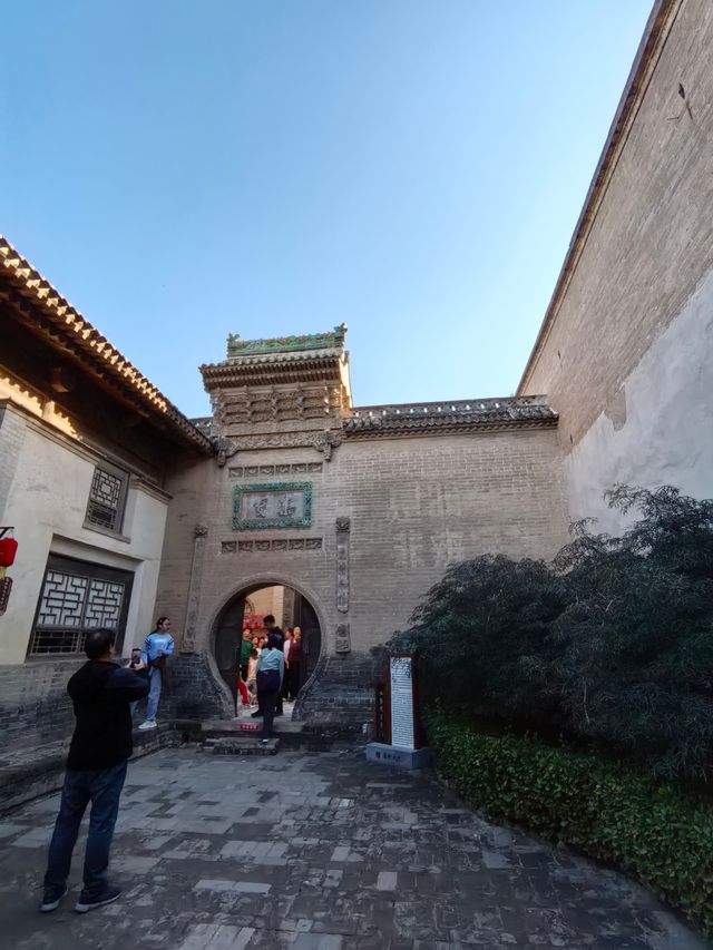 李家大院。