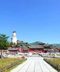 五台山，靈動佛光之地 。