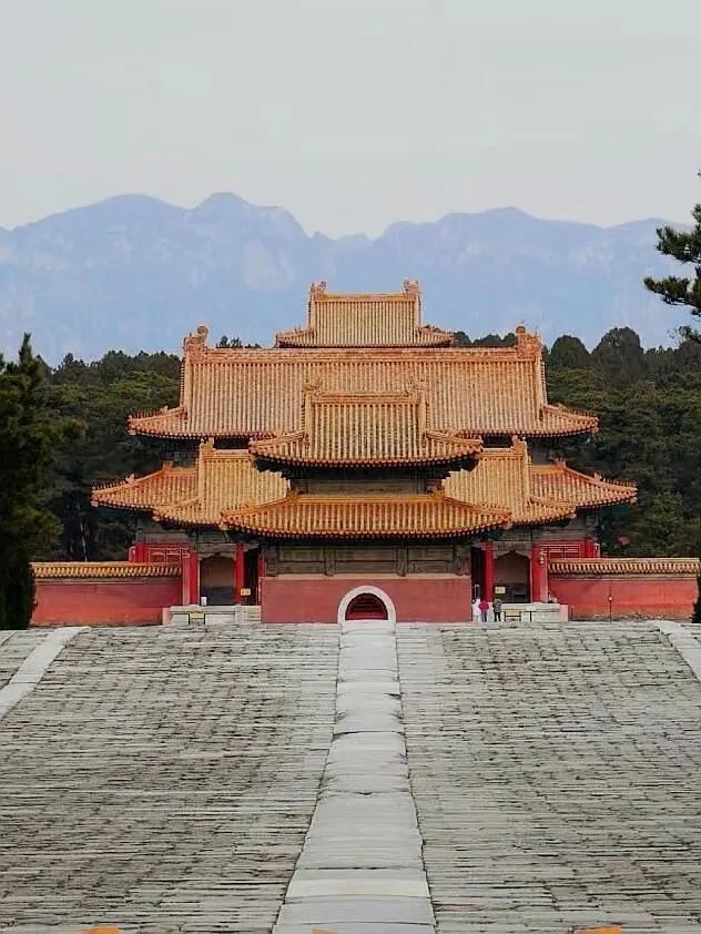"Qing Eastern Tombs Travel Guide" 
