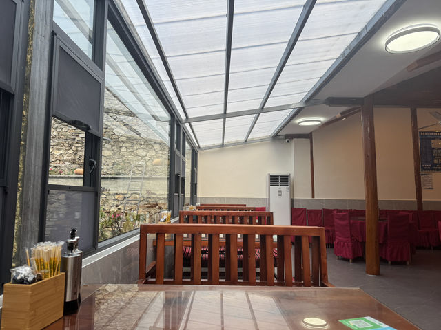 雲南｜虎跳峽中峽國際青旅 Tinas 很不錯，想感受青旅氛圍！