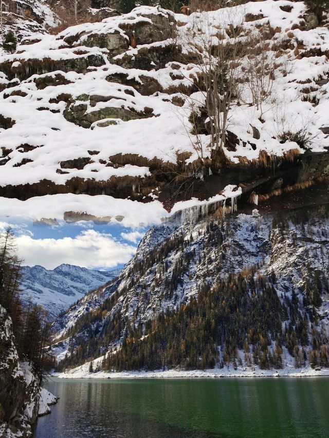 米蘭北的秘境!Antrona 雪山小鎮,賞湖賞雪兩不誤 米蘭北的秘境!Antrona 雪山小鎮,賞湖賞雪兩不誤
