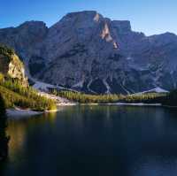 Exploring the Enchanting Lago di Braies: A Journey Through Its Natural Beauty and Tranquility