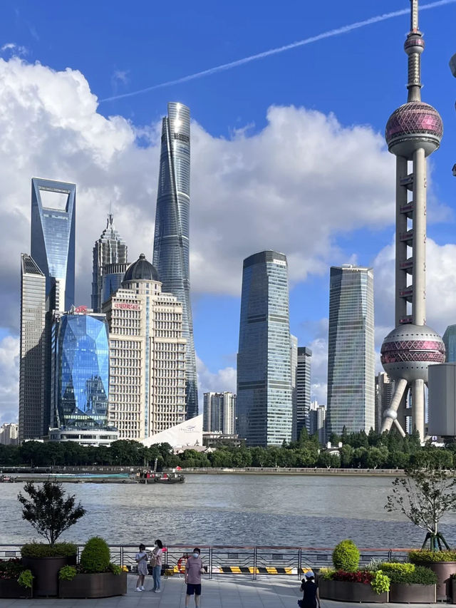 ✨【上海北外滩+外灘Citywalk路線大揭秘！靚景打卡位一次過集齊】✨  今次帶大家行呢條超正嘅上海Citywalk路線！由北外灘一路行到外灘，每個打卡位都靚到爆鏡🥳！  首站北外灘觀景台，無敵江
