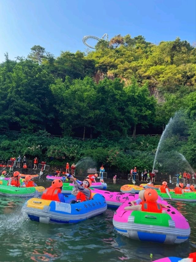 🔥 夏日必玩！清遠黃騰峽漂流，心跳加速的濕身挑戰！😎💦