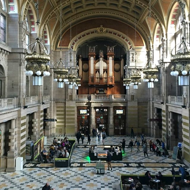Glasgow Days: Murals, Music, and Merchant Stories