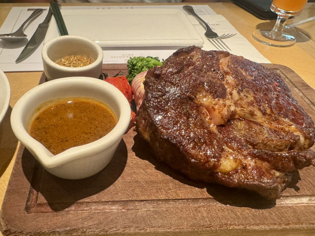 Discover the 10 Steakhouse: A Delightful Retreat After Seafood Indulgence  
