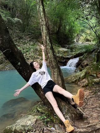 Yiwu | Summer Escape Destination ||| 30-min hike directly there! Waterfall hidden in the mountains. Natural pool under the waterfall is refreshingly cool, sunlight through the trees