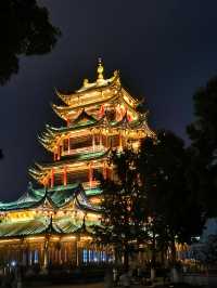 呢場大雨澆唔熄我對重慶嘅熱情！啱啱打卡完絕美夜景觀賞地鴻恩閣，即刻嚟俾你哋安利呢個寶藏景點 鴻恩
