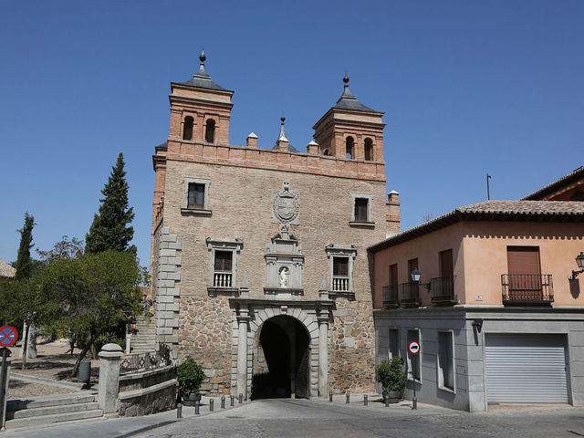 托萊多聖馬丁橋:穿越中世紀的時光之橋 托萊多聖馬丁橋:穿越中世紀的時光之橋