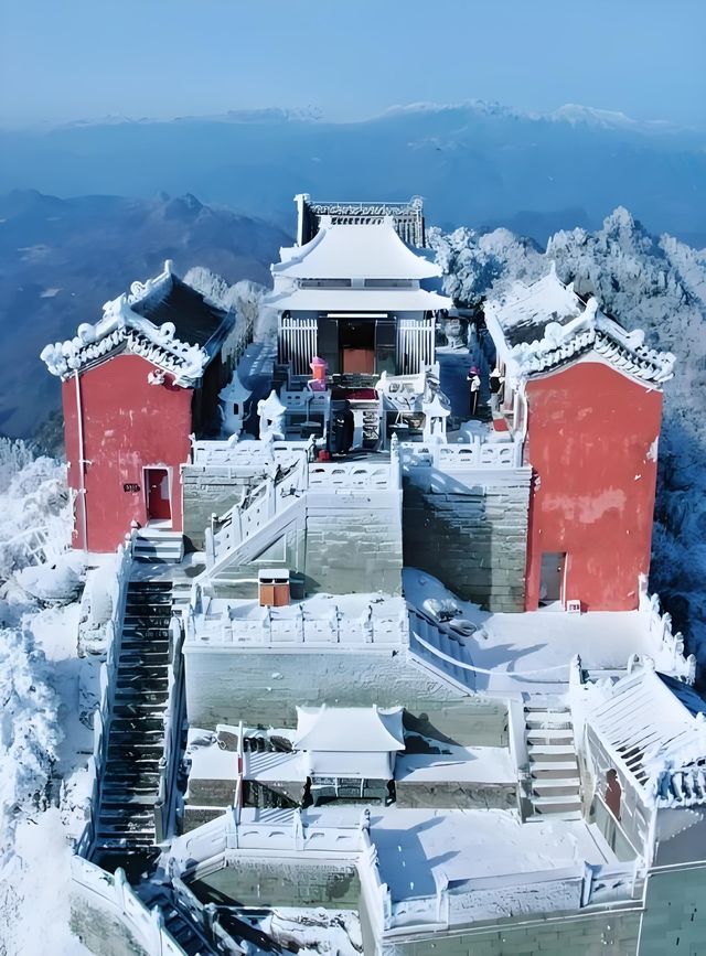 湖北今秋首場雪驚艷登場