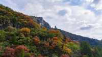 潭溪山紅葉最佳觀賞期,棧道穿越如火秋色