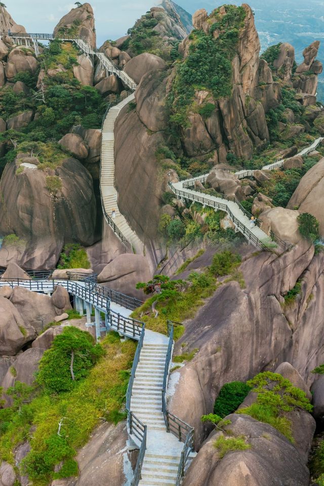 這是我今年爬過最震撼的山,喜歡名山大川的別錯過~ 這是我今年爬過最震撼的山,喜歡名山大川的別錯過~