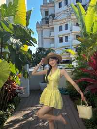 在版納告莊星光夜市的喧囂旁，竟藏著這樣一處靜謐花園