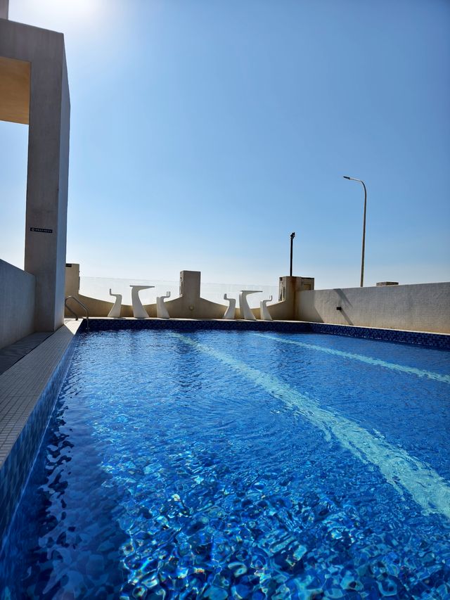 惠安必住藝術風酒店，躺著就能看海