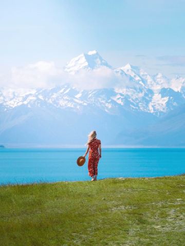 Holiday getaway! 9-day high-quality small group tour of New Zealand's South Island.