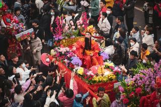 คู่มือแนะนำกิจกรรมพื้นบ้านในเทศกาลโคมไฟที่หลงหยาน: งานวัดตงเสี่ยวเปิดแล้ว