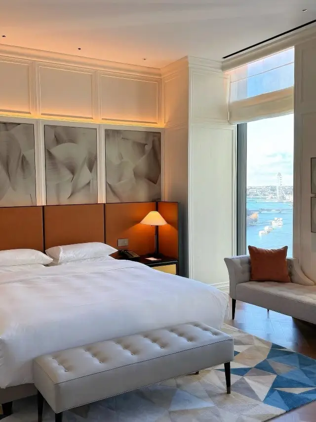 Stay here when you come to London! Park Hyatt London River Thames is perfect for photos and a great stay