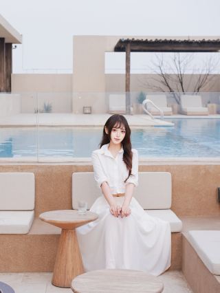 시안 종루 근처의 신비로운 호텔에 숨어 누워 고대 도시의 불꽃놀이를 감상했다. 시안 고대 도시의 중심부에서, 나는 종루 바로 옆에서 치유의 공간을 우연히 발견했다.