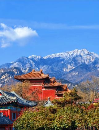 Taian vacation guide | Stay in a mountain view hotel next to Dai Temple with stunning red walls and ancient architecture