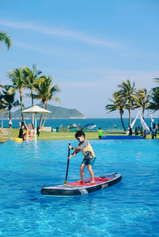 This beachfront pool at the Hainan Wanning hotel is amazing (checked out but feel free to ask)