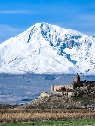 Autumn is the perfect time to visit the three Caucasus countries! Here's a super comprehensive guide—save it now!