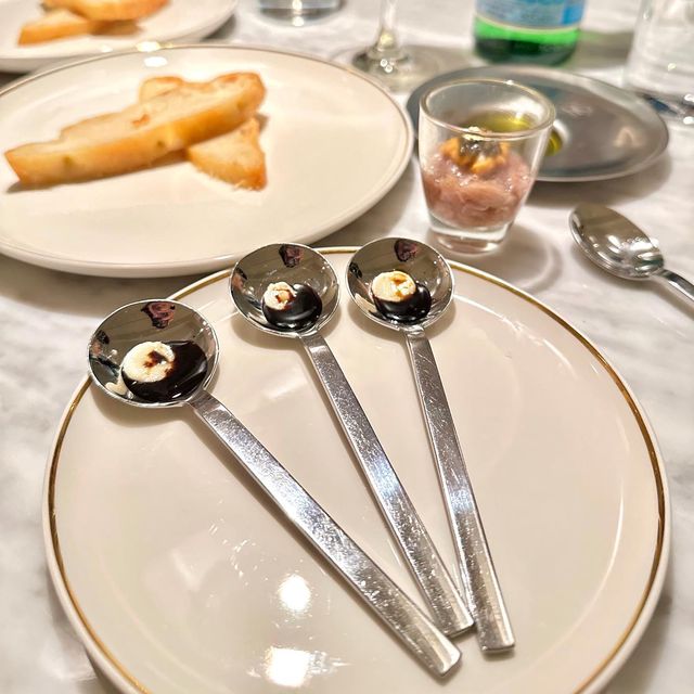 中環蘇豪神秘墨綠大門｜高質意大利菜｜The Italian Club Seafood Wine Bar 