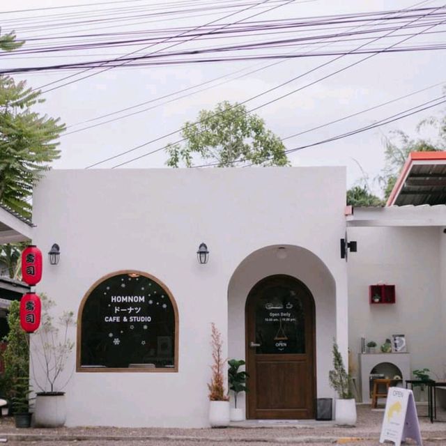 HOMNOM cafe and studio