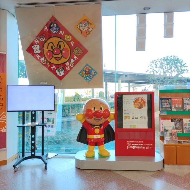 高知空港は郷土愛に溢れている！坂本龍馬もよさこいもアンパンマンもぼうしパンも！