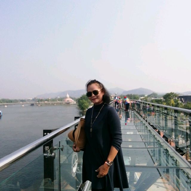 สะพานกระจกเมืองกาญจนบุรี​