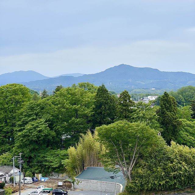 【福島】綺麗な山を見渡せるテラス付き図書館